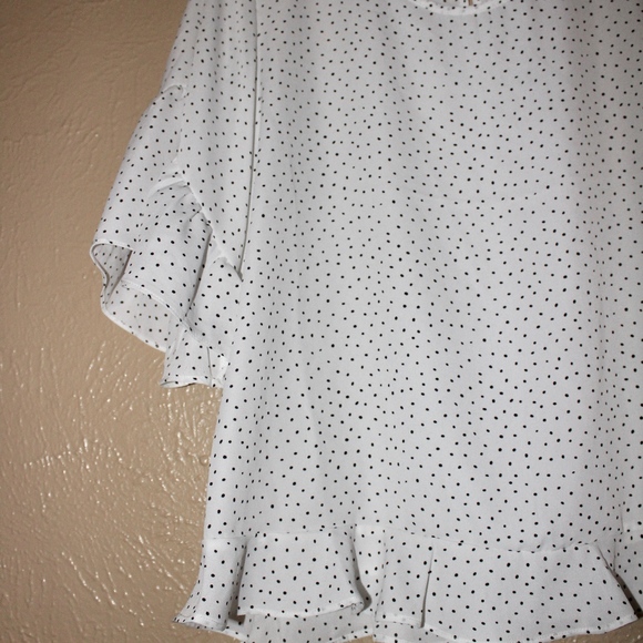 white & black polka dot ruffle top - Picture 1 of 3